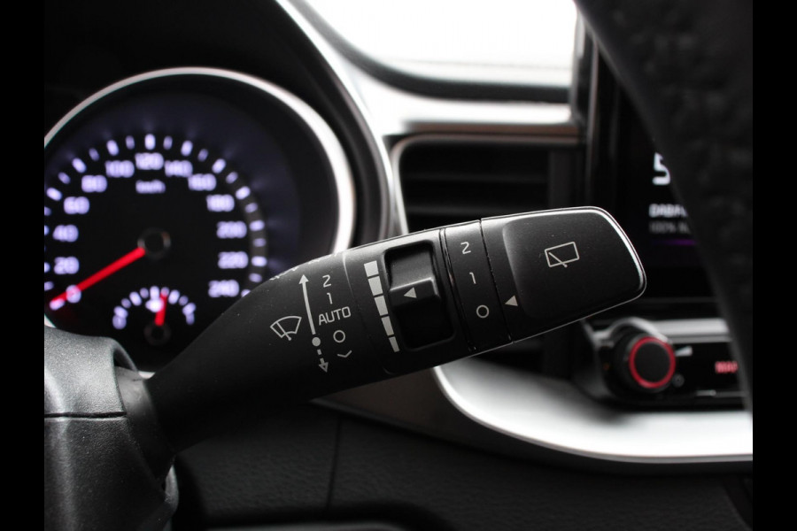 Kia Ceed Sportswagon 1.0 T-GDi DynamicLine Climate control | Cruise control | Lane assist | Parkeersensor achter | Camera | Navigatie | Lichtmetalen velgen | Apple Carplay/ Android Auto