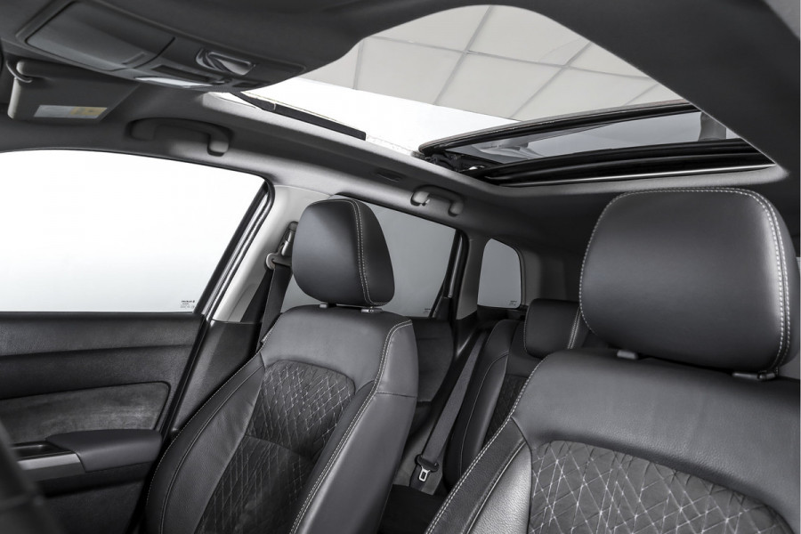 Suzuki Vitara 1.4 Boosterjet Stijl 140 PK - Automaat Org. NL | S/K-Panodak | Adapt. Cruise | Stoelverw. | PDC | Camera | NAV + App. Connect | ECC | LM 17" |