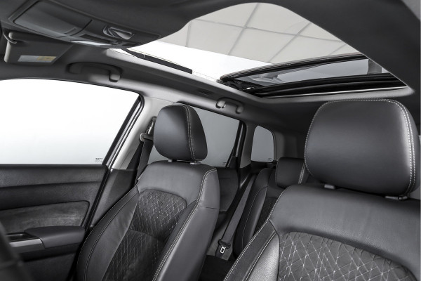 Suzuki Vitara 1.4 Boosterjet Stijl 140 PK - Automaat Org. NL | S/K-Panodak | Adapt. Cruise | Stoelverw. | PDC | Camera | NAV + App. Connect | ECC | LM 17" |