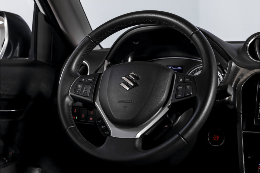 Suzuki Vitara 1.4 Boosterjet Stijl 140 PK - Automaat Org. NL | S/K-Panodak | Adapt. Cruise | Stoelverw. | PDC | Camera | NAV + App. Connect | ECC | LM 17" |