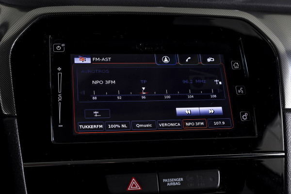 Suzuki Vitara 1.4 Boosterjet Stijl 140 PK - Automaat Org. NL | S/K-Panodak | Adapt. Cruise | Stoelverw. | PDC | Camera | NAV + App. Connect | ECC | LM 17" |