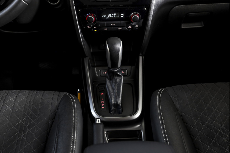 Suzuki Vitara 1.4 Boosterjet Stijl 140 PK - Automaat Org. NL | S/K-Panodak | Adapt. Cruise | Stoelverw. | PDC | Camera | NAV + App. Connect | ECC | LM 17" |