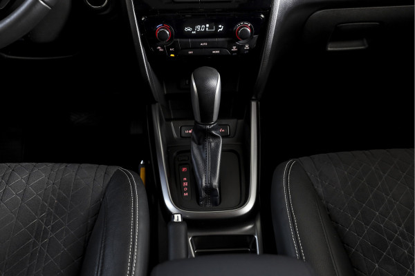 Suzuki Vitara 1.4 Boosterjet Stijl 140 PK - Automaat Org. NL | S/K-Panodak | Adapt. Cruise | Stoelverw. | PDC | Camera | NAV + App. Connect | ECC | LM 17" |