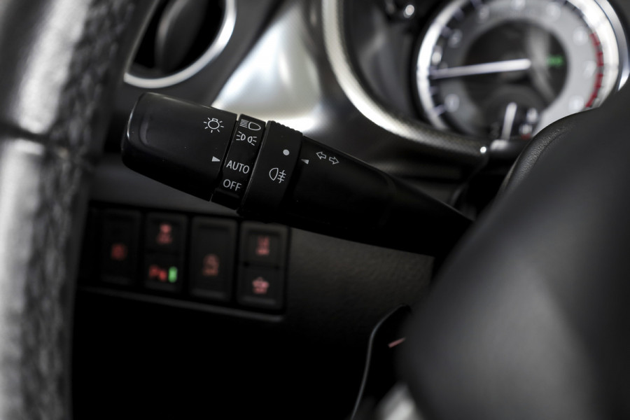 Suzuki Vitara 1.4 Boosterjet Stijl 140 PK - Automaat Org. NL | S/K-Panodak | Adapt. Cruise | Stoelverw. | PDC | Camera | NAV + App. Connect | ECC | LM 17" |