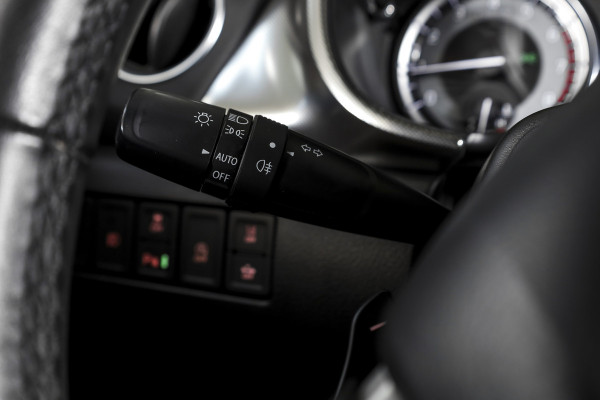 Suzuki Vitara 1.4 Boosterjet Stijl 140 PK - Automaat Org. NL | S/K-Panodak | Adapt. Cruise | Stoelverw. | PDC | Camera | NAV + App. Connect | ECC | LM 17" |