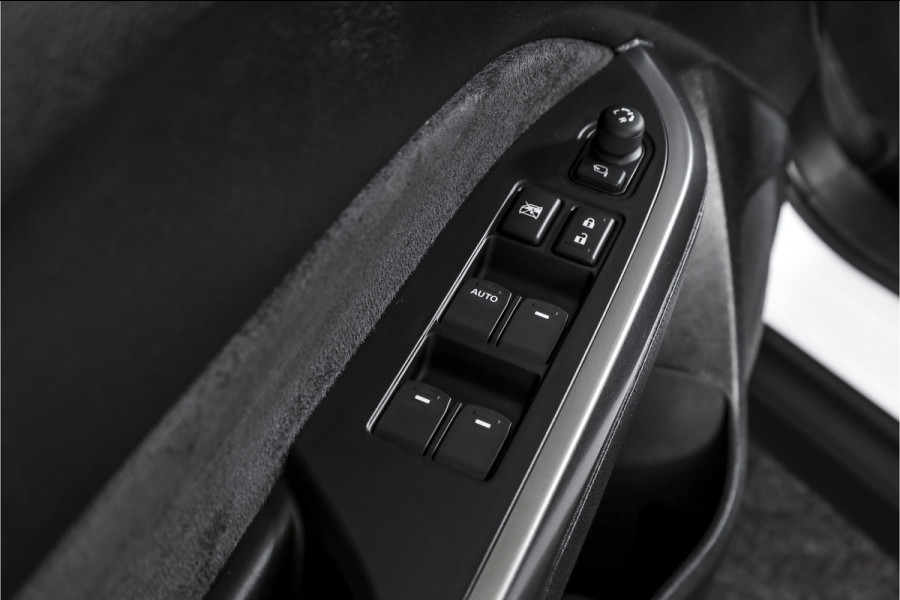 Suzuki Vitara 1.4 Boosterjet Stijl 140 PK - Automaat Org. NL | S/K-Panodak | Adapt. Cruise | Stoelverw. | PDC | Camera | NAV + App. Connect | ECC | LM 17" |