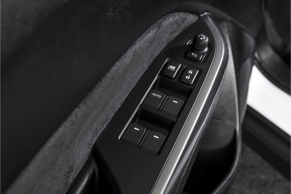 Suzuki Vitara 1.4 Boosterjet Stijl 140 PK - Automaat Org. NL | S/K-Panodak | Adapt. Cruise | Stoelverw. | PDC | Camera | NAV + App. Connect | ECC | LM 17" |