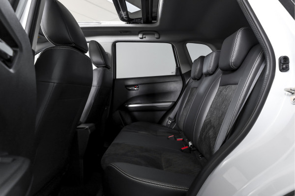 Suzuki Vitara 1.4 Boosterjet Stijl 140 PK - Automaat Org. NL | S/K-Panodak | Adapt. Cruise | Stoelverw. | PDC | Camera | NAV + App. Connect | ECC | LM 17" |