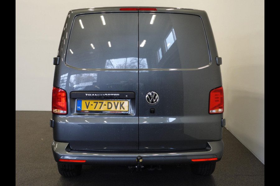 Volkswagen Transporter 2.0 TDI L2H1 28 Highline Automaat Camera | Airco | Cruise control | Navigatie | Trekhaak | Lichtmetalen velgen | Apple Carplay/ Android Auto | LED