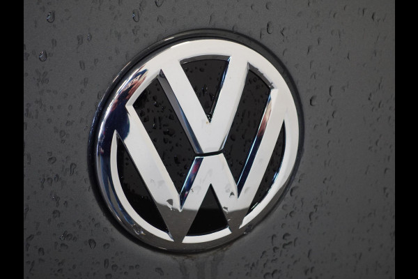 Volkswagen Transporter 2.0 TDI L2H1 28 Highline Automaat Camera | Airco | Cruise control | Navigatie | Trekhaak | Lichtmetalen velgen | Apple Carplay/ Android Auto | LED