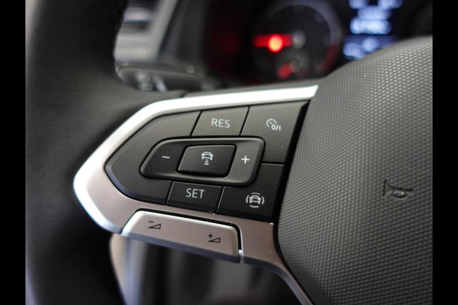 Volkswagen Transporter 2.0 TDI L2H1 28 Highline Automaat Camera | Airco | Cruise control | Navigatie | Trekhaak | Lichtmetalen velgen | Apple Carplay/ Android Auto | LED