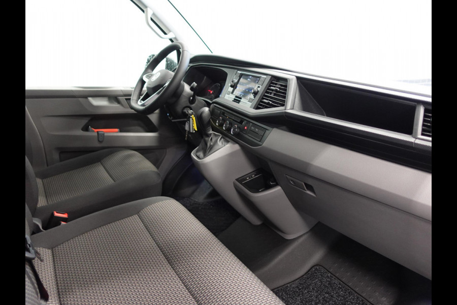 Volkswagen Transporter 2.0 TDI L2H1 28 Highline Automaat Camera | Airco | Cruise control | Navigatie | Trekhaak | Lichtmetalen velgen | Apple Carplay/ Android Auto | LED