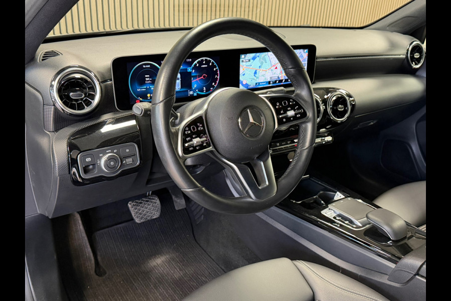 Mercedes-Benz A-Klasse A200 AUT. LED AMERA PDC VOOR EN ACHTER ACC APPLE CARPLAY NAVI STOELVERWARMING