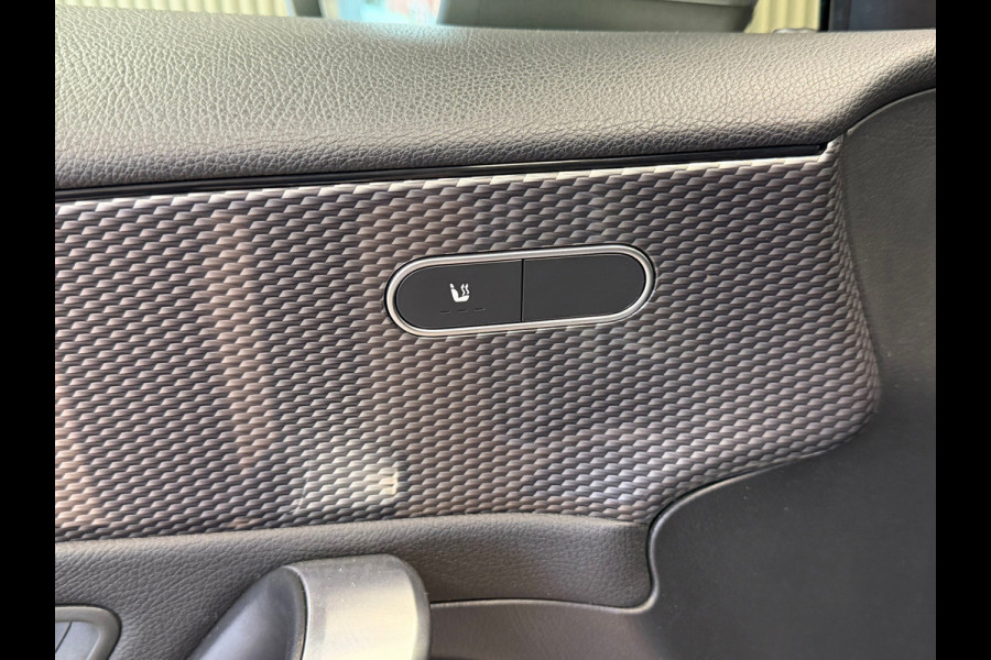 Mercedes-Benz A-Klasse A200 AUT. LED AMERA PDC VOOR EN ACHTER ACC APPLE CARPLAY NAVI STOELVERWARMING