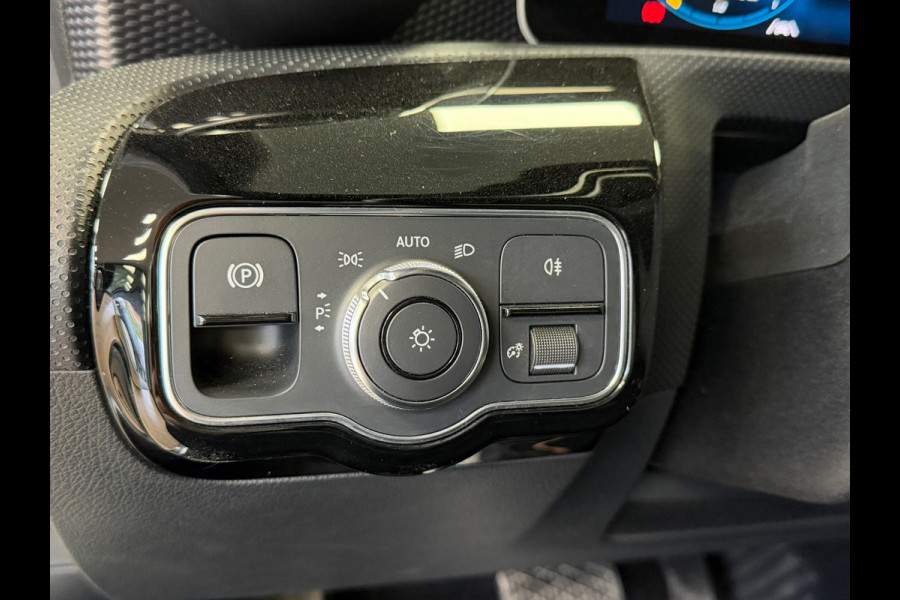 Mercedes-Benz A-Klasse A200 AUT. LED AMERA PDC VOOR EN ACHTER ACC APPLE CARPLAY NAVI STOELVERWARMING