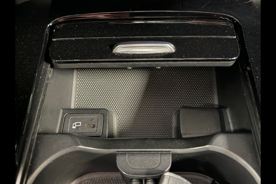 Mercedes-Benz A-Klasse A200 AUT. LED AMERA PDC VOOR EN ACHTER ACC APPLE CARPLAY NAVI STOELVERWARMING