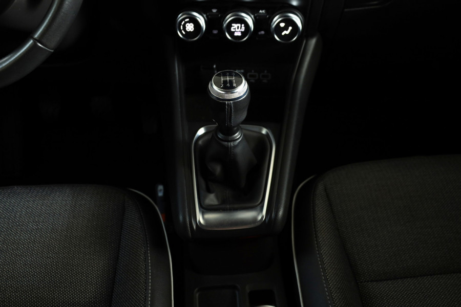 Renault Captur 1.0 TCe 100 Intens 100 PK Orig. NL | Cruise | Trekhaak | PDC | Camera | NAV + App. Connect | ECC | LM 17" |