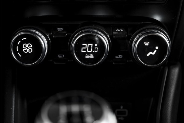 Renault Captur 1.0 TCe 100 Intens 100 PK Orig. NL | Cruise | Trekhaak | PDC | Camera | NAV + App. Connect | ECC | LM 17" |