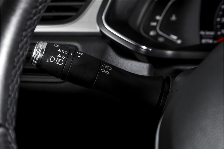 Renault Captur 1.0 TCe 100 Intens 100 PK Orig. NL | Cruise | Trekhaak | PDC | Camera | NAV + App. Connect | ECC | LM 17" |