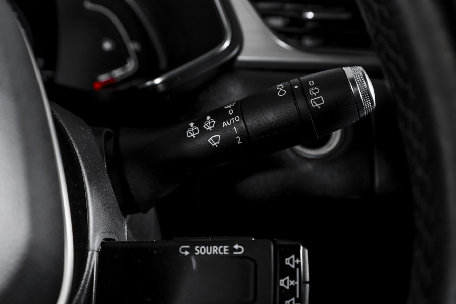 Renault Captur 1.0 TCe 100 Intens 100 PK Orig. NL | Cruise | Trekhaak | PDC | Camera | NAV + App. Connect | ECC | LM 17" |