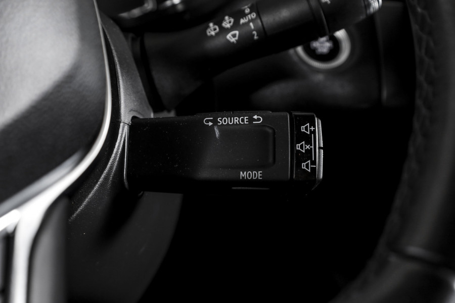 Renault Captur 1.0 TCe 100 Intens 100 PK Orig. NL | Cruise | Trekhaak | PDC | Camera | NAV + App. Connect | ECC | LM 17" |