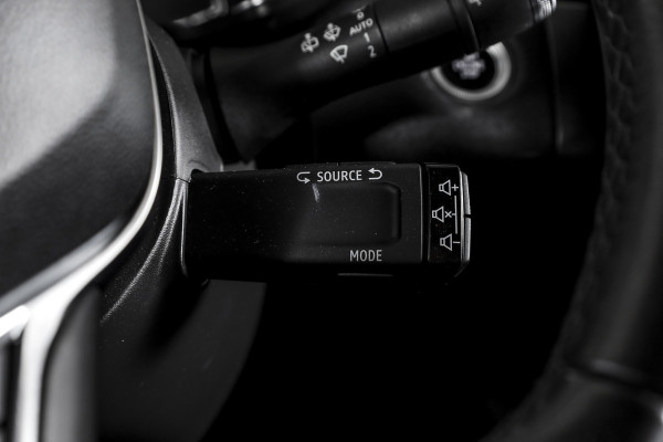 Renault Captur 1.0 TCe 100 Intens 100 PK Orig. NL | Cruise | Trekhaak | PDC | Camera | NAV + App. Connect | ECC | LM 17" |