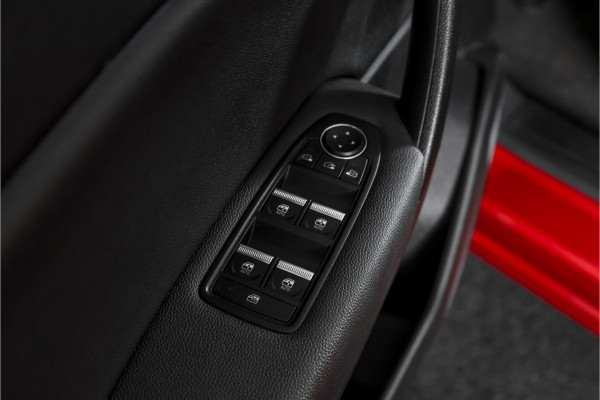 Renault Captur 1.0 TCe 100 Intens 100 PK Orig. NL | Cruise | Trekhaak | PDC | Camera | NAV + App. Connect | ECC | LM 17" |