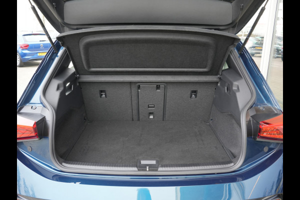 CUPRA Born Performance One 62 kWh | Apple Carplay/Android Auto | Massage | Draadloze telefoonlader |