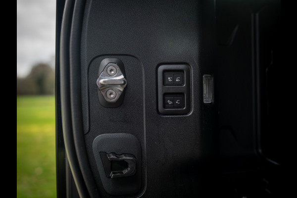 Land Rover Defender 110 3.0 X-Dynamic HSE | Meridian | Pano-dak | Luchtvering | Head-up