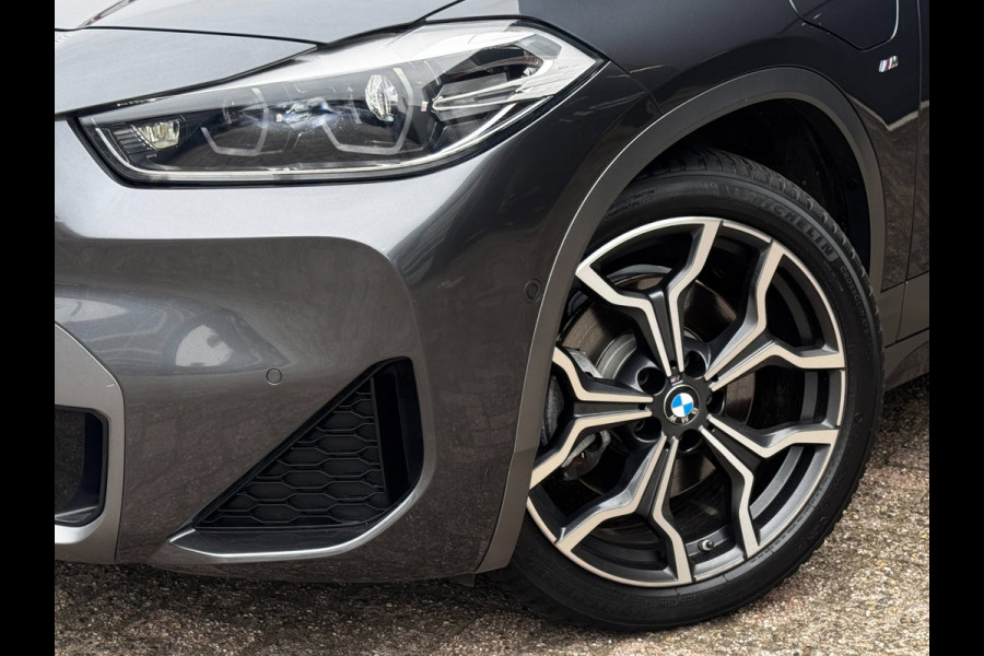 BMW X2 XDrive25e High Executive M-Pakket | Schuif-Kantel dak | Memory | Camera | Stoelverwarming | Elek. Achterklep
