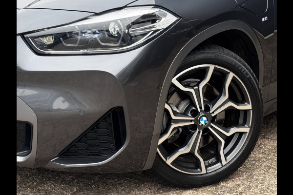 BMW X2 XDrive25e High Executive M-Pakket | Schuif-Kantel dak | Memory | Camera | Stoelverwarming | Elek. Achterklep