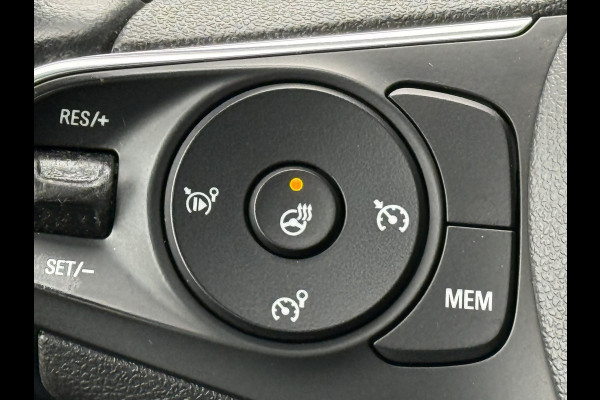 Opel Crossland X BWJ 2018 | 1.2T 111pk Innovation | PANO DAK | CAMERA | CLIMA | NAVI | PRIVACY GLASS | SPORTSTOELEN | WINTERPAKKET | CARPLAY