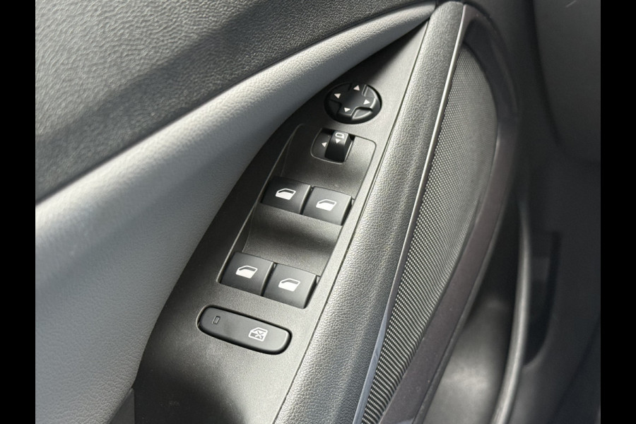 Opel Crossland X BWJ 2018 | 1.2T 111pk Innovation | PANO DAK | CAMERA | CLIMA | NAVI | PRIVACY GLASS | SPORTSTOELEN | WINTERPAKKET | CARPLAY