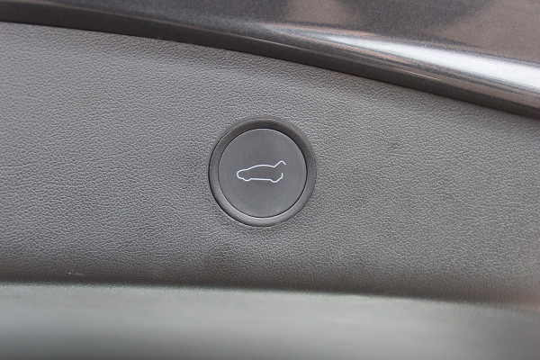 Tesla Model 3 Performance AWD 75 kWh / SoH 90,3% / Autopilot / Panoramadak / Camera / Leder / 20'' / Leder / Premium Audio / Warmtepomp