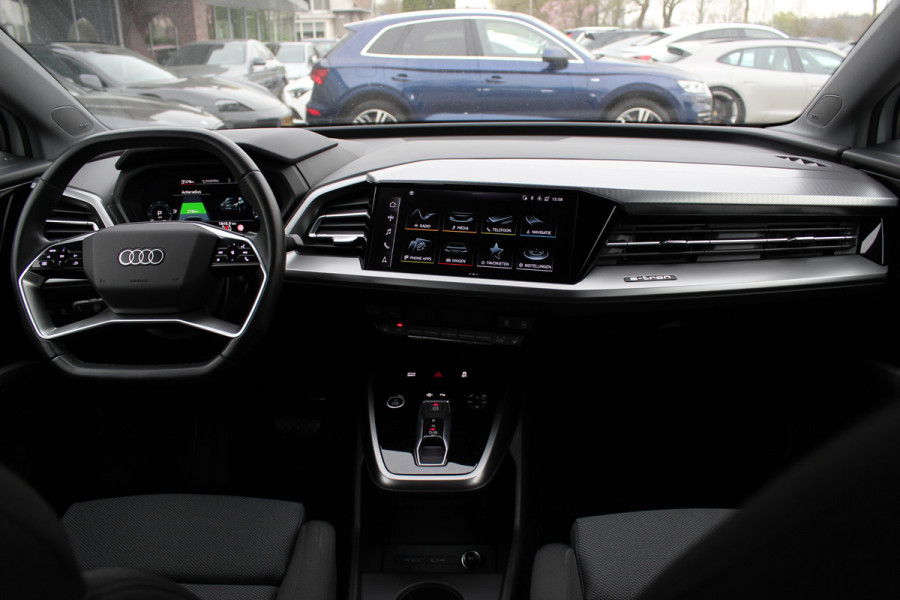 Audi Q4 Sportback e-tron 40 Launch edition Advanced 77 kWh / SoH 93,8% / CarPlay / Matrix LED / Sportstoelen / Sonos Audio / Virtual Cockpit / Parkeerhulp V+A / Intr.voorverwarming / Stoelverwarming / DAB / Cruise Control