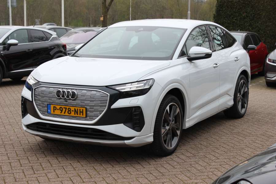 Audi Q4 Sportback e-tron 40 Launch edition Advanced 77 kWh / SoH 93,8% / CarPlay / Matrix LED / Sportstoelen / Sonos Audio / Virtual Cockpit / Parkeerhulp V+A / Intr.voorverwarming / Stoelverwarming / DAB / Cruise Control