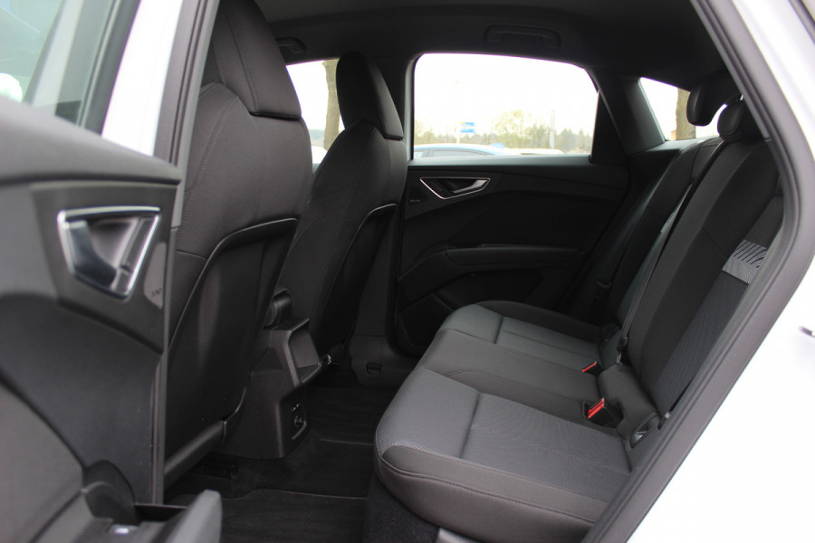 Audi Q4 Sportback e-tron 40 Launch edition Advanced 77 kWh / SoH 93,8% / CarPlay / Matrix LED / Sportstoelen / Sonos Audio / Virtual Cockpit / Parkeerhulp V+A / Intr.voorverwarming / Stoelverwarming / DAB / Cruise Control