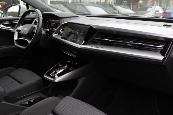 Audi Q4 Sportback e-tron 40 Launch edition Advanced 77 kWh / SoH 93,8% / CarPlay / Matrix LED / Sportstoelen / Sonos Audio / Virtual Cockpit / Parkeerhulp V+A / Intr.voorverwarming / Stoelverwarming / DAB / Cruise Control