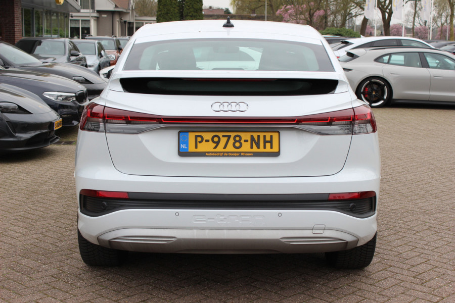 Audi Q4 Sportback e-tron 40 Launch edition Advanced 77 kWh / SoH 93,8% / CarPlay / Matrix LED / Sportstoelen / Sonos Audio / Virtual Cockpit / Parkeerhulp V+A / Intr.voorverwarming / Stoelverwarming / DAB / Cruise Control