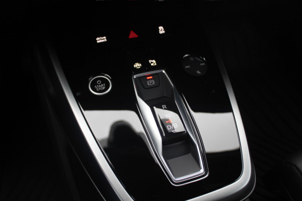 Audi Q4 Sportback e-tron 40 Launch edition Advanced 77 kWh / SoH 93,8% / CarPlay / Matrix LED / Sportstoelen / Sonos Audio / Virtual Cockpit / Parkeerhulp V+A / Intr.voorverwarming / Stoelverwarming / DAB / Cruise Control