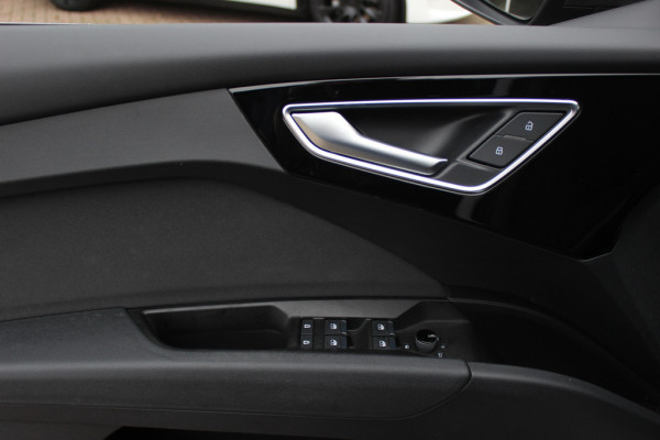 Audi Q4 Sportback e-tron 40 Launch edition Advanced 77 kWh / SoH 93,8% / CarPlay / Matrix LED / Sportstoelen / Sonos Audio / Virtual Cockpit / Parkeerhulp V+A / Intr.voorverwarming / Stoelverwarming / DAB / Cruise Control