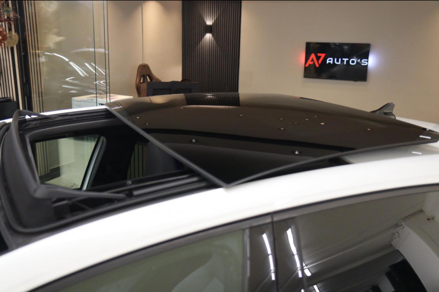 Volkswagen Golf 1.5 eTSI R-Line 3XR-LINE /PANO/H&K/CAM/CARPLAY/BOMVOL