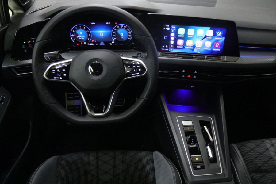 Volkswagen Golf 1.5 eTSI R-Line 3XR-LINE /PANO/H&K/CAM/CARPLAY/BOMVOL