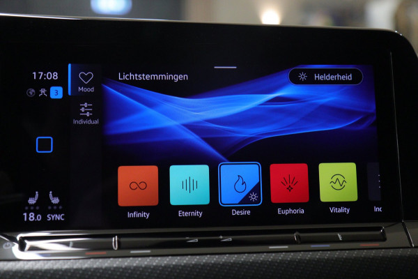 Volkswagen Golf 1.5 eTSI R-Line 3XR-LINE /PANO/H&K/CAM/CARPLAY/BOMVOL