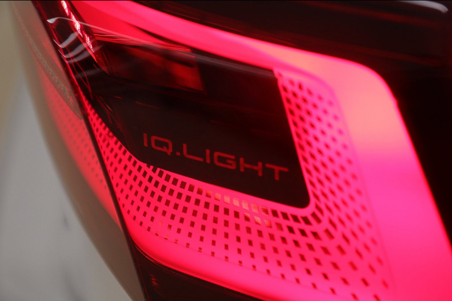 Volkswagen Golf 1.5 eTSI R-Line 3XR-LINE /PANO/H&K/CAM/CARPLAY/BOMVOL