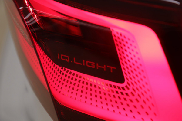 Volkswagen Golf 1.5 eTSI R-Line 3XR-LINE /PANO/H&K/CAM/CARPLAY/BOMVOL