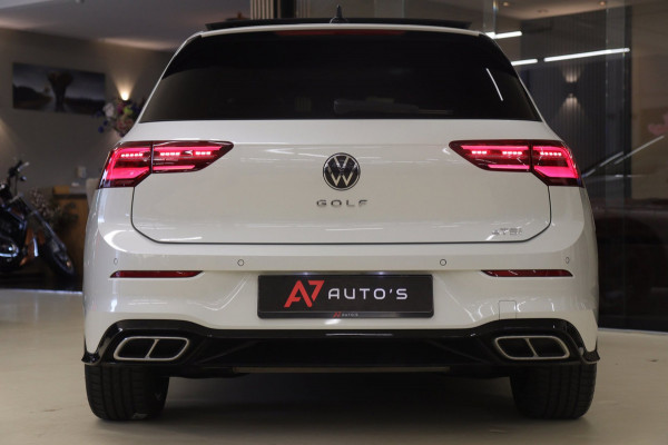 Volkswagen Golf 1.5 eTSI R-Line 3XR-LINE /PANO/H&K/CAM/CARPLAY/BOMVOL