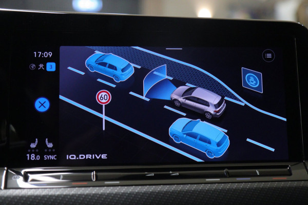 Volkswagen Golf 1.5 eTSI R-Line 3XR-LINE /PANO/H&K/CAM/CARPLAY/BOMVOL