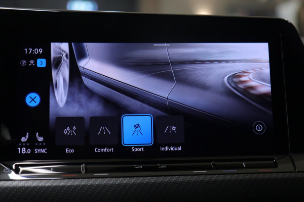 Volkswagen Golf 1.5 eTSI R-Line 3XR-LINE /PANO/H&K/CAM/CARPLAY/BOMVOL