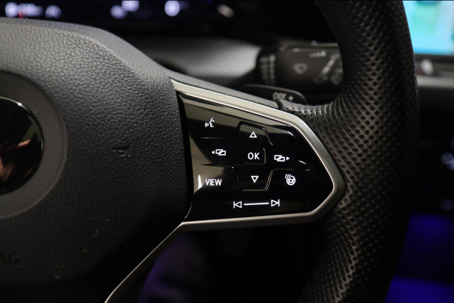 Volkswagen Golf 1.5 eTSI R-Line 3XR-LINE /PANO/H&K/CAM/CARPLAY/BOMVOL